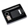 XP02069 - Conjunto de Porta-Cartão em couro, caneta e chaveiros. Gravação a laser nas 3 peças. Embalagem cx Cinza com elástico