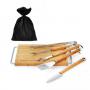 MB257A3 Conjunto com prancha para Churrasco e conjunto Barbecue com cabo longo e embalagem TNT.  Conta com prancha em Bambu com pegadores em Aço Inox, faca para Churrasco, pegador para Churrasco, espátula para Churrasco e garfo para Churrasco em Bambu/Inox.  Todas as peças têm o cabo longo, especialmente para facilitar o preparo do seu Churrasco.  Rebites em Aço Inox 304, um dos mais resistentes à ferrugem e corrosão.  Dimensões da tábua: 54x30x3cm   Produtos confeccionados em Bambu: Utilizamos o Bambu, por ser uma matéria prima ecológica, autossustentável e com alta resistência. Além de versátil, o Bambu é 30% mais leve que as madeiras de lei. Sua utilização não agride o meio ambiente, pois, quando ceifado rebrota em pouco tempo.   Uma gravação a Laser na tábua.