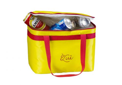 DLB29 Bolsa Térmica personalizada. Medida aprox 33x26x25cm. Material nylon disponivel em diversas cores. Gravação silk em até 3 cores / 01 lado. DLB29 Bolsa Térmica personalizada. Medida aprox 33x26x25cm. Material nylon disponivel em diversas cores. Gravação silk em até 3 cores / 01 lado.