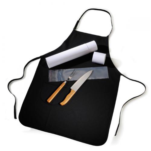 TB11723- Conjunto Tubular com Garfo e Faca Inox/Bambu Hamburgo e avental de brim preto c/ silk - Embalagem Tubular Branca com silk TB11723- Conjunto Tubular com Garfo e Faca Inox/Bambu Hamburgo e avental de brim preto c/ silk - Embalagem Tubular Branca com silk