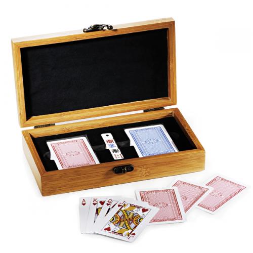 JL00233 Jogos de Cartas com estojo em bambu. 2 Jogos. Gravação a laser no estojo. Embalagem cx Kraft Individual JL00233 Jogos de Cartas com estojo em bambu. 2 Jogos. Gravação a laser no estojo. Embalagem cx Kraft Individual