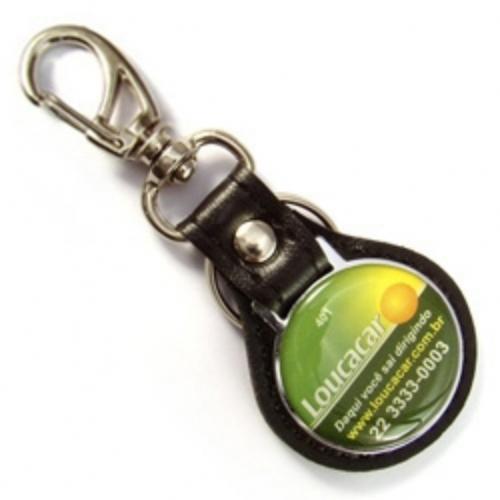 Chaveiro personalizado, Modelo Couro Sintético C6 Mosquetão , Gravação colorida, acabamento em resina. Embalgem Individual Chaveiro personalizado, Modelo Couro Sintético C6 Mosquetão , Gravação colorida, acabamento em resina. Embalgem Individual