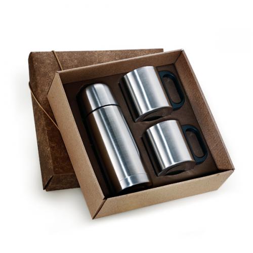 IX02401 Conjunto com duas Canecas Inox 200ml e um Squeeze Térmico 350ml. Gravação a laser nas 2 peças. Embalagem Kraft IX02401 Conjunto com duas Canecas Inox 200ml e um Squeeze Térmico 350ml. Gravação a laser nas 2 peças. Embalagem Kraft