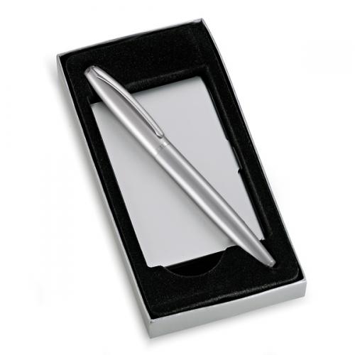 CP12040 - Conjunto de caneta de metal com porta-cartão. Gravação a laser nas duas peças. Embalagem cx cinza com elástico CP12040 - Conjunto de caneta de metal com porta-cartão. Gravação a laser nas duas peças. Embalagem cx cinza com elástico