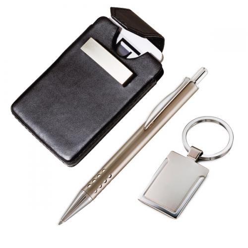 XP01069 - Conjunto com caneta, chaveiro e porta cartão em couro sintético. Gravação a laser nas 3 peças. Embalagem cx cinza com elástico. XP01069 - Conjunto com caneta, chaveiro e porta cartão em couro sintético. Gravação a laser nas 3 peças. Embalagem cx cinza com elástico.
