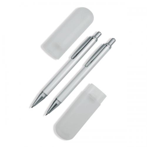 CL34060 - Conjunto de caneta e lapiseira em Alumínio Prata. Gravação a laser nas duas peças. Estojo de PVC. Embalagem cx cinza CL34060 - Conjunto de caneta e lapiseira em Alumínio Prata. Gravação a laser nas duas peças. Estojo de PVC. Embalagem cx cinza