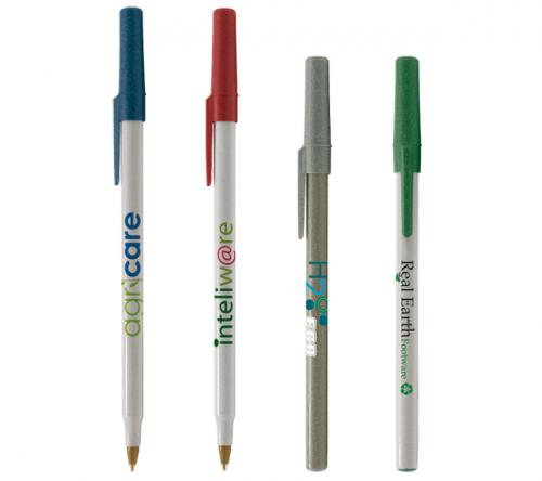 4100982 Caneta Bic personalizada. Modelo RS ECO. ( no mínimo 40% de plástico reciclado de embalagens Tetra-Pak pós-consumo ). Carga completa com mais de 2000 metros de escrita. Gravação silk 01 cor. Garantia Bic 01 ano