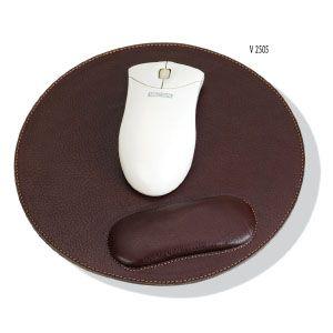 V2505 Mouse Pad ergonomico. Redondo com 23,8cm de diametro. Material couro sintético. Gravação baixo relevo 01 posição. Emabalgem individual saco plastico V2505 Mouse Pad ergonomico. Redondo com 23,8cm de diametro. Material couro sintético. Gravação baixo relevo 01 posição. Emabalgem individual saco plastico