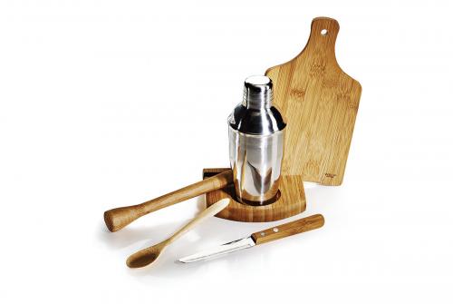 KC00423 Kit Caipirinhas em bambu. 6 peças. Coqueteleira em aço inox. Gravação a laser na tábua. Embalagem cx kraft