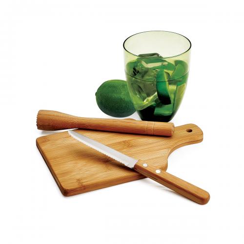 KC00243 Kit Caipirinhas em bambu. 4 peças. Copo em vidro de 490ml. Gravação a laser na tábua. Embalagem cx kraft KC00243 Kit Caipirinhas em bambu. 4 peças. Copo em vidro de 490ml. Gravação a laser na tábua. Embalagem cx kraft