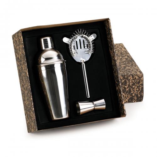 KB00390 Conjunto coqueteleira em aço inox 50ml. 3 peças. 01 coqueteleira, 01 dosador e 01 coador inox. Gravação a laser na coqueteleira. Embalagem cx kraft KB00390 Conjunto coqueteleira em aço inox 50ml. 3 peças. 01 coqueteleira, 01 dosador e 01 coador inox. Gravação a laser na coqueteleira. Embalagem cx kraft