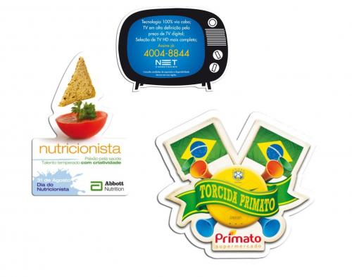 Ímã de Geladeira: Material para divulgação de um serviço, produto ou Institucional. Visualmente lembrado pelo menos 20 vezes ao dia. Divulgação com retorno garantido!  Descrição: Impressão Offset personalizada em manta magnética com acabamento termolaminação brilho ou Verniz UV.  Impressão: Offset em policromia via CTP (computer to plate). Corte: Faca reta (faca simples) ou especial (faca dupla).