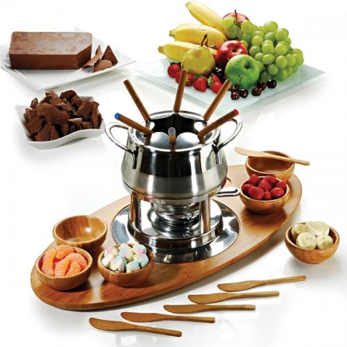 PD06003 Conjunto para Fondue em Bambu/Inox. Acompanha base, 6 tigelas e 6 espátulas em Bambu, suporte, fogareiro, panela e tampa em Inox e 6 garfinhos em Inox com cabo em Bambu. Gravação a laser na Base PD06003 Conjunto para Fondue em Bambu/Inox. Acompanha base, 6 tigelas e 6 espátulas em Bambu, suporte, fogareiro, panela e tampa em Inox e 6 garfinhos em Inox com cabo em Bambu. Gravação a laser na Base