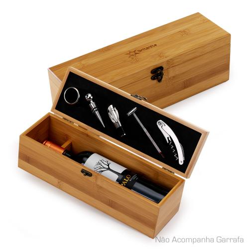 VIN6093 Kit para vinho em caixa de bambu com espaço para garrafa de 750ml contendo: 01 tampão, 01 direcionador, 01 corta gotas, 01 abridor saca-rolhas e 01 termômetro - Med.: 365x 110x 120 » Embalagem: Caixa kraft - Med.: 380x 135x 135mm » Gravação: A laser 01 lado na caixa VIN6093 Kit para vinho em caixa de bambu com espaço para garrafa de 750ml contendo: 01 tampão, 01 direcionador, 01 corta gotas, 01 abridor saca-rolhas e 01 termômetro - Med.: 365x 110x 120 » Embalagem: Caixa kraft - Med.: 380x 135x 135mm » Gravação: A laser 01 lado na caixa