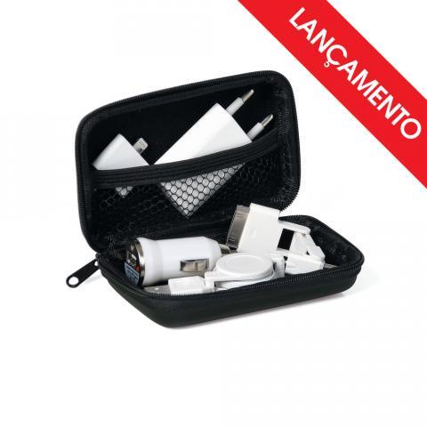 IN00331 Conjunto para carregar celulares com pasta em PU. Acompanha adaptador para acendedor de carro com saída USB com adaptadores Mini, Micro, Iphone 6 ou inferior, Ipad 5 ou inferior e Ipod. Dimensões do estojo: 7x7x3cm . Gravação silk 01 cor no estojo IN00331 Conjunto para carregar celulares com pasta em PU. Acompanha adaptador para acendedor de carro com saída USB com adaptadores Mini, Micro, Iphone 6 ou inferior, Ipad 5 ou inferior e Ipod. Dimensões do estojo: 7x7x3cm . Gravação silk 01 cor no estojo