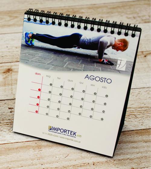 Calendário Redoma Triangulo personalizado. 6 laminas em couche impressao em CMYK. Formato 15x16x8,5cm. Calendário Redoma Triangulo personalizado. 6 laminas em couche impressao em CMYK. Formato 15x16x8,5cm.