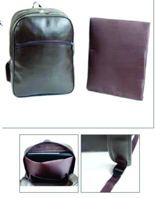 MC161 MOCHILA CLÁSSICA ALIANDO PRATICIDADE E VALORIZANDO A SUA MARCA, CONFECCIONADA EM SINTÉTICO NOBRE. A MOCHILA POSSUI DOIS COMPARTIMENTOS, PORTA NOTEBOOK ACOLCHOADO E REMOVÍVEL, BOLSOS INTERNOS,BOLSO FRONTAL E ALÇAS ACOLCHOADAS E ERGONÔMICAS. MATERIAL KOURART DIMENSÕES :032 C x 039 A x 017 L cm CORES DISP. :CAFÉ, PRETO OU MARINHO