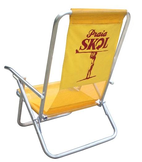 Cadeira de praia, estrutura em alumínio, encosto regulável em 5 posições, confeccionada em tecido sanet. Impressão até duas cores no bolso localizado no encosto, parte traseira.