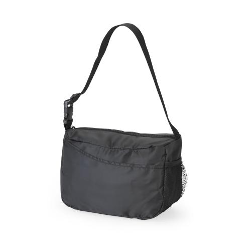 MAL3049 Bolsa térmica em nylon na cor preta com zíper na parte superior, alça regulável, forro soldado e 2 bolsos externos, sendo um frontal e outro na lateral com tela.»Capacidade para 6 latinhas de 350ml»Medidas: 235X160x140mm»Embalagem: Saco plástico»Gravação: Silk-screen