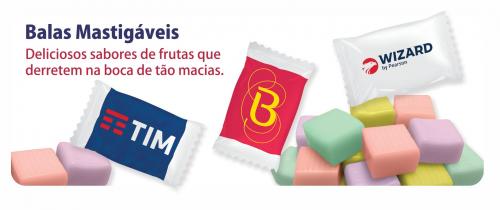 Balas macia mastigáveis  personalizadas. Papel branco. Gravação colorida e centralizada