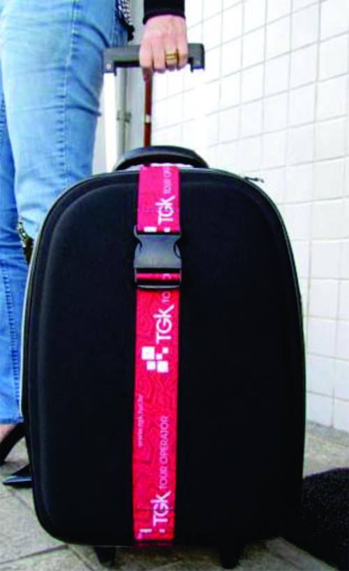 CINTA PARA BAGAGEM – BELTBAG Não esqueça de identificar sua bagagem com o Beltbag – versátil e útil. Para a área promocional, pode ser personalizado com o logo de sua empresa, campanha ou evento. Um produto com excelente qualidade. Nome: Cinta para Mala – Beltbag Cinta em poliéster personalizado, 50 mm x 2,00 mts – com regulador de altura e trava. CINTA PARA BAGAGEM – BELTBAG Não esqueça de identificar sua bagagem com o Beltbag – versátil e útil. Para a área promocional, pode ser personalizado com o logo de sua empresa, campanha ou evento. Um produto com excelente qualidade. Nome: Cinta para Mala – Beltbag Cinta em poliéster personalizado, 50 mm x 2,00 mts – com regulador de altura e trava.