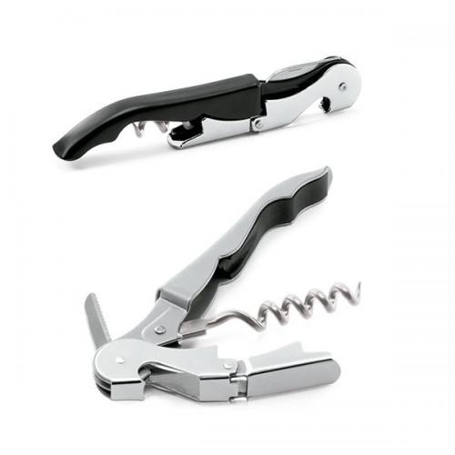 94117 Saca-rolhas. Metal. Com abridor de garrafas e canivete de sommelier. Espiral em aço inox. 121 x 20 x 12 mm 94117 Saca-rolhas. Metal. Com abridor de garrafas e canivete de sommelier. Espiral em aço inox. 121 x 20 x 12 mm