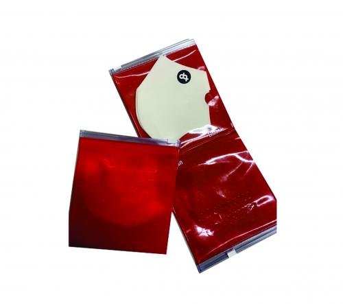 Porta máscara em PVC com duas divisórias ( limpa e suja). Fechamento em zip. Gravação silk 01 cor