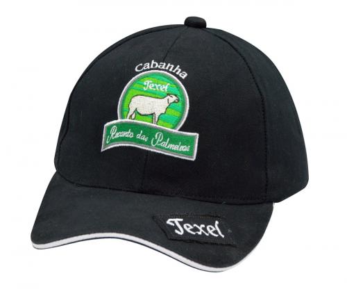 Modelo 6 gomos. Tecido Brim peletizado. Aba sanduiche e aplique bordado. Regulador de tedico com fechamento de fivela de metal. Gravação silk em até 4 cores frontal e 01 cor em cada lateral Modelo 6 gomos. Tecido Brim peletizado. Aba sanduiche e aplique bordado. Regulador de tedico com fechamento de fivela de metal. Gravação silk em até 4 cores frontal e 01 cor em cada lateral